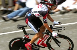 半岛体育官网-王曼昱赛点一锤定音，AC米兰淘汰广州队晋级四强，主帅热泪盈眶